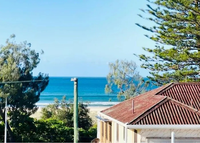 Ocean View Dreaming, Metres To The Beach!